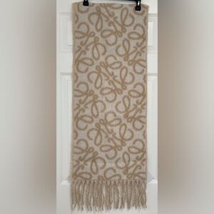 Fringed fuzzy jacquard-knit scarf